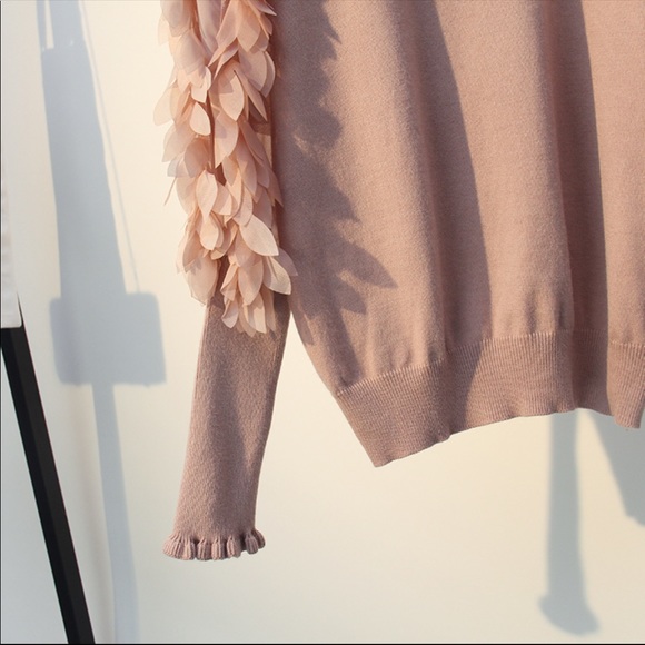 New! Gorgeous Feminine Petal Sleeve Ruffle Sweater - Picture 7 of 8